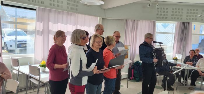 Pörriäiset
Laulut: Talven ruusu, Kesän muisto ja suklaasydän.
