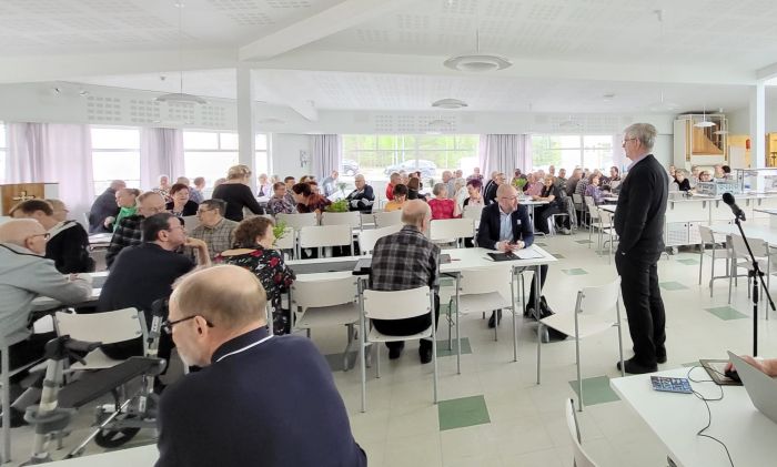 Pekka Niemi avasi kokouksen
