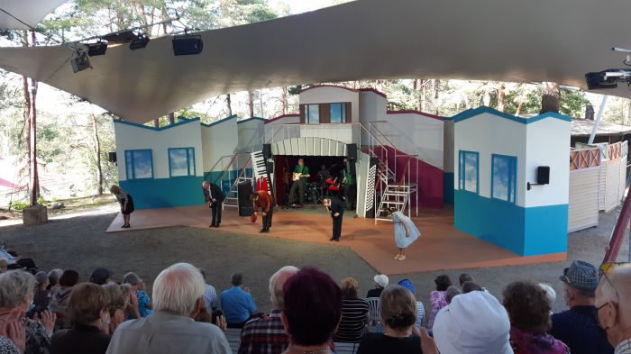 Mikkelin kesäteatterin näyttelijät. Junnu Vainio Sellaista elämä on.
