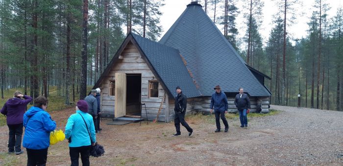 Päiväkahvit kodassa
