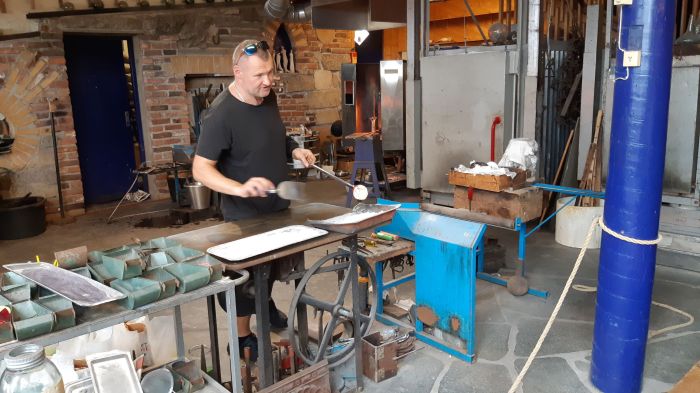 Vierailu lasitaiteilijan pajalla
