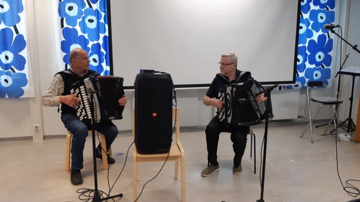 Hanuri duo Jussi ja Erkki esiintyi
