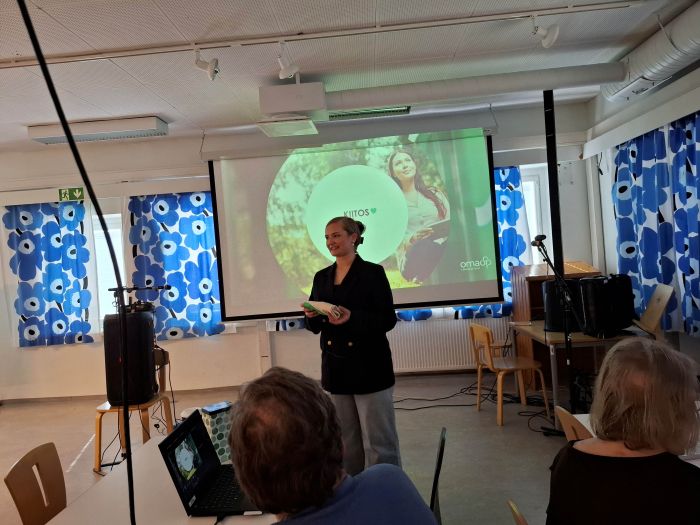 Saara Hassinen Oma Säästöpankista kertoi turvallisesta pankkiasioinnista.
