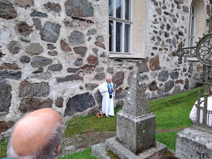 Kaarina kertoi tarun verikivestä.
