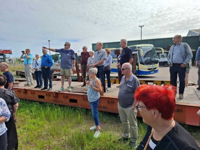 Oppaamme Calle Storm kertoo Taalintehtaan historiasta ja nykypäivästä
