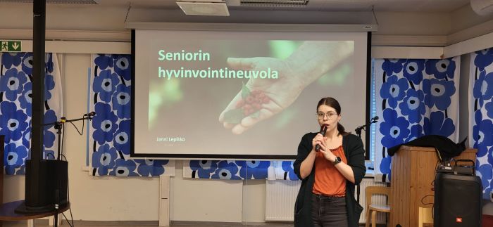 Jenni Lepikko kertoi senioreiden hyvinvoinnista
