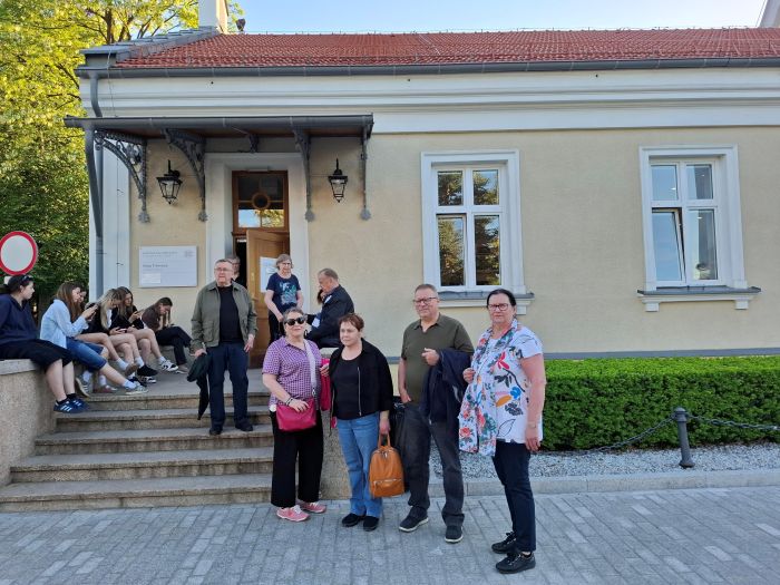 Suolakaivoksen edessä
